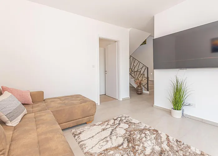 Amazing In בית נופש יאדריה